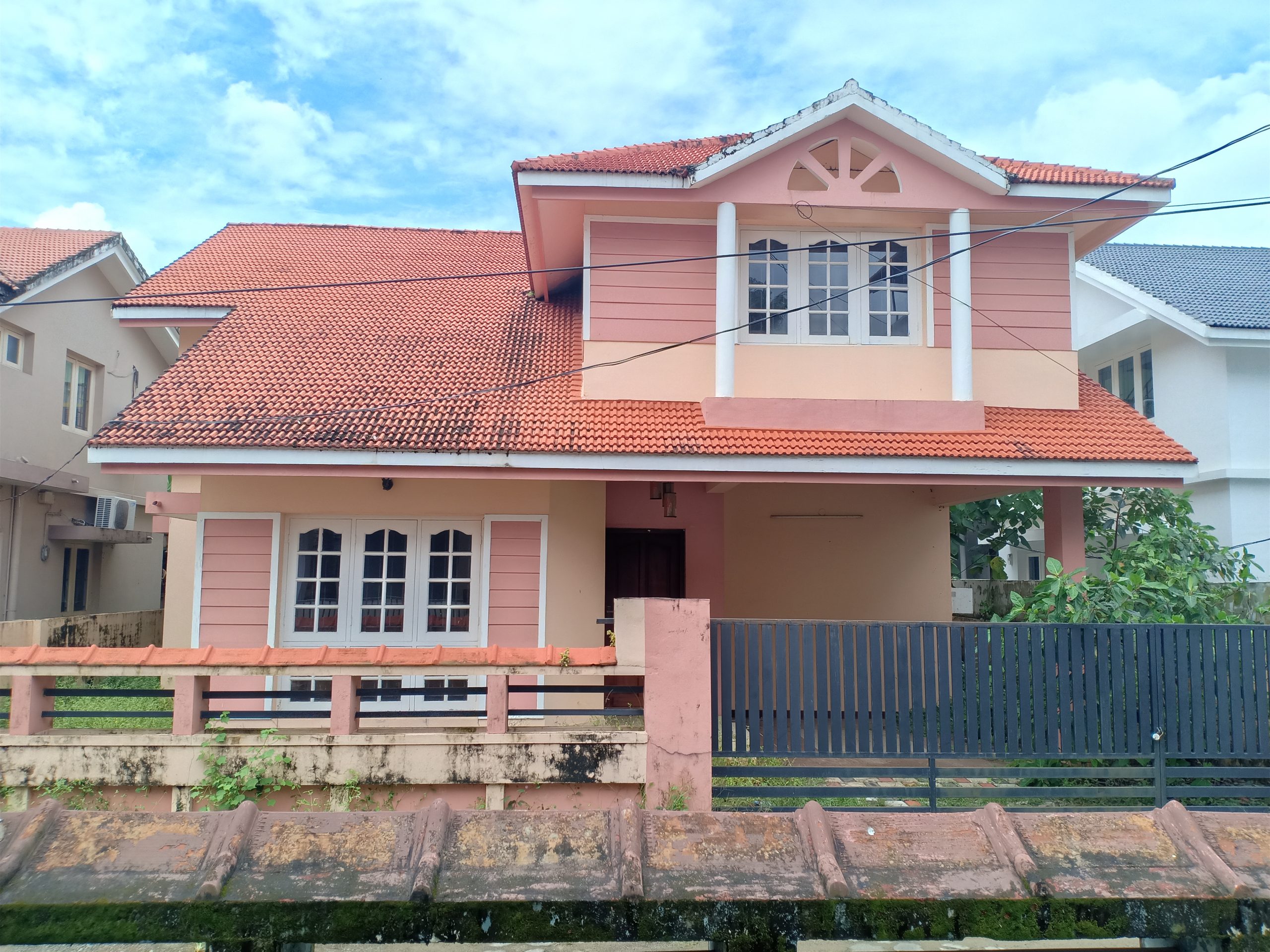 LUXUARY HOUSE FOR SALE AT EDAPALLY